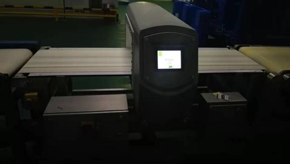 自動(dòng)金屬檢測裝置